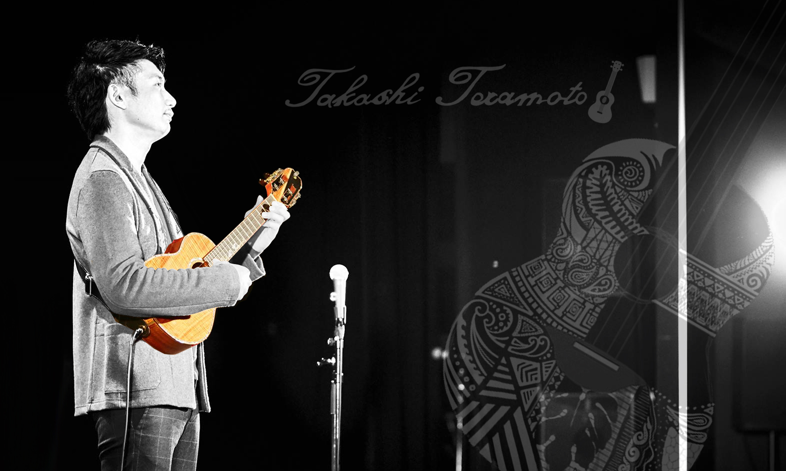 ウクレレプレイヤーの寺本隆のライブ演奏写真